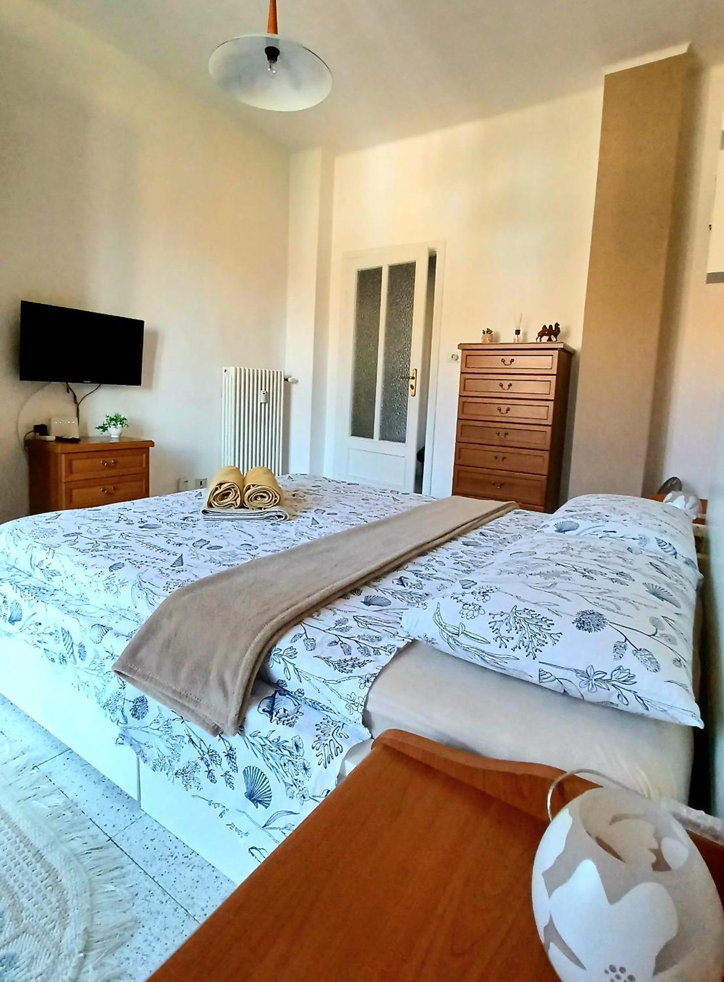 Intero Appartamento Luminoso E Accogliente ! Турин Экстерьер фото